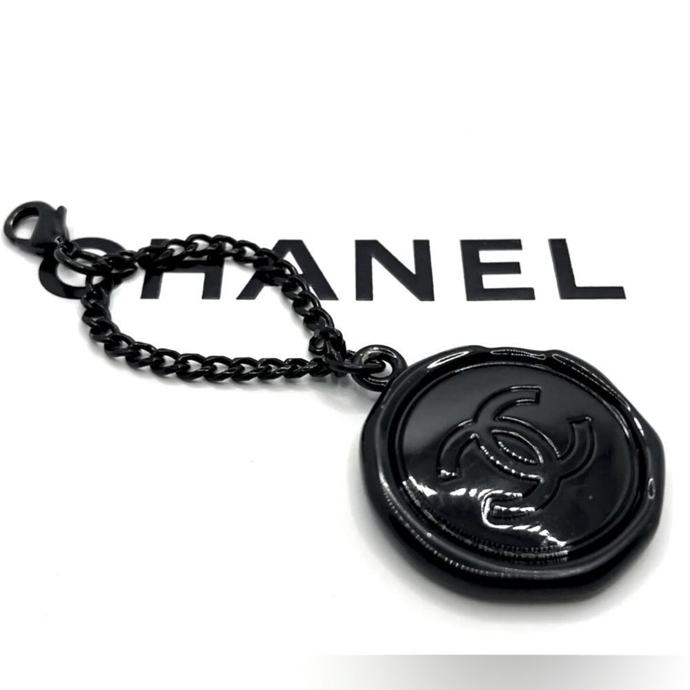 CHANEL BLACK BAG CHARM KEYCHAIN KEY RING - Picture 4 of 4